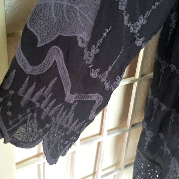 Johnny Was black and gray embroidery 3/4 sleeves v-neck tunic top S - Picture 7 of 9